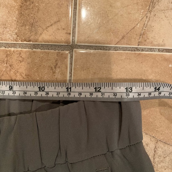 Lululemon on the fly crop pants- they aresoldout! - Picture 9 of 10